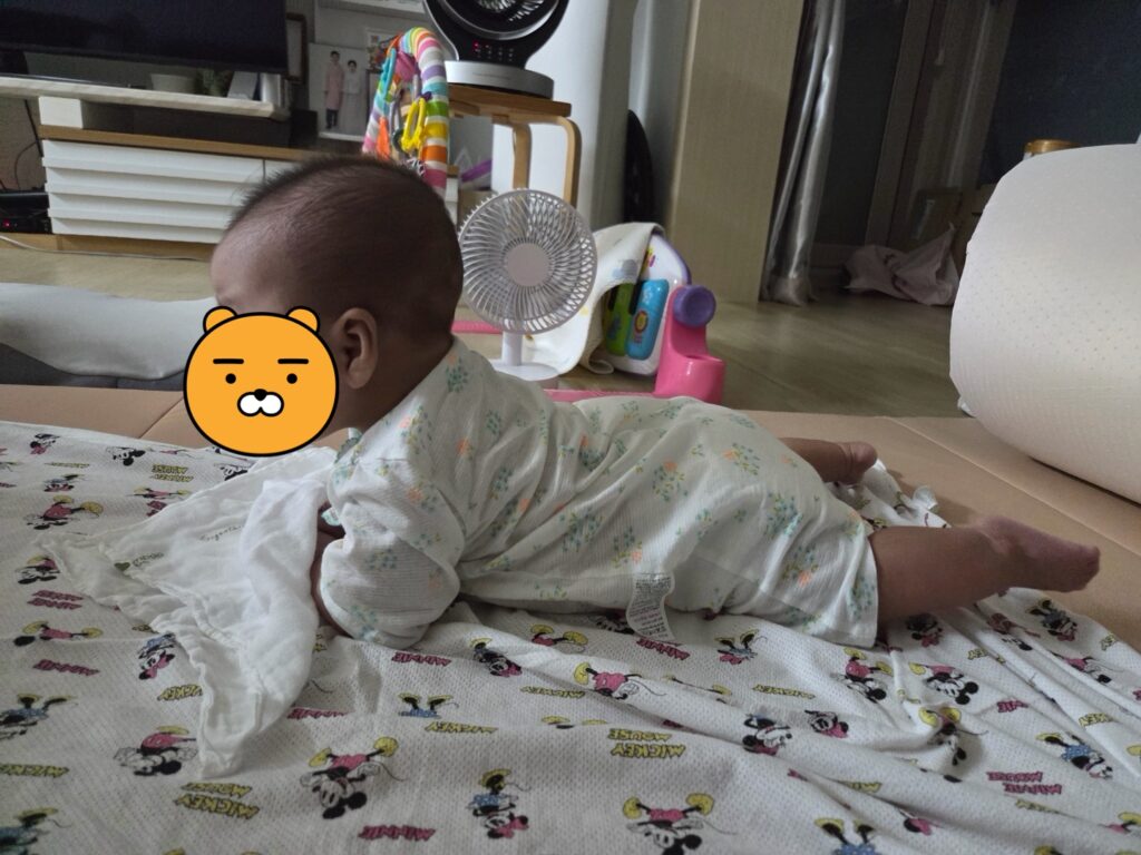 니노필로우 사용으로 예쁘게 유지된 아기 머리 모양