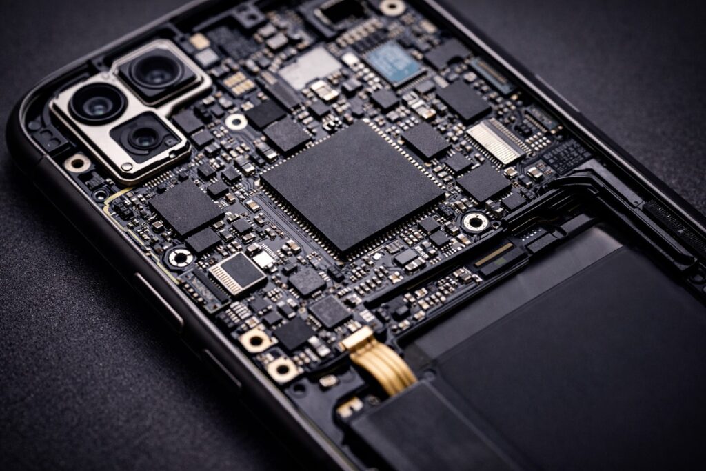 메모리 가격 급등이 스마트폰 원가와 출고가에 미치는 영향