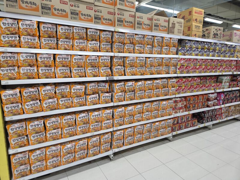 홈플러스 재고 진열 장면