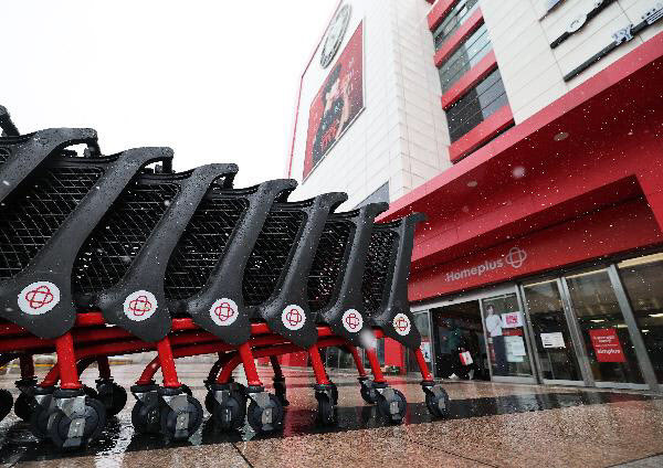 홈플러스 매장 입구 전경