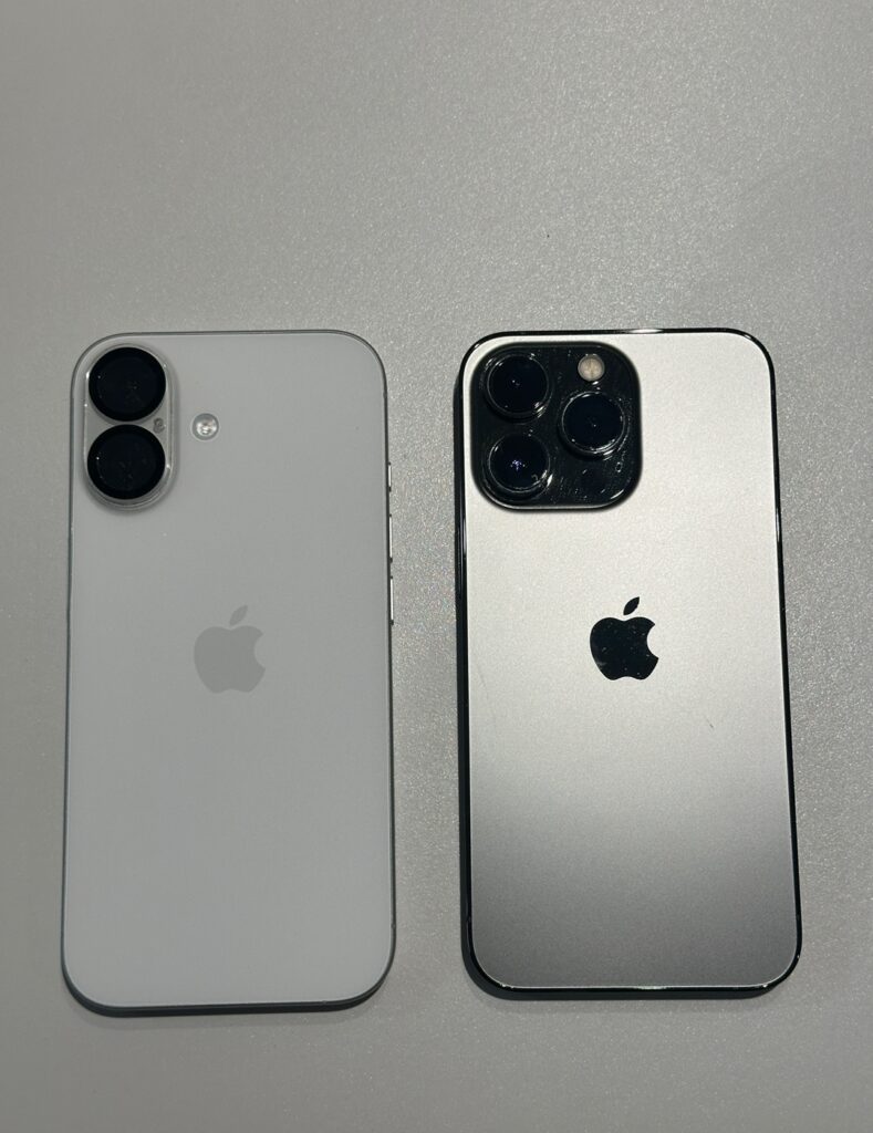 아이폰13프로 아이폰17 변경 후기: 두 모델 뒷면 디자인과 카메라 배치 비교