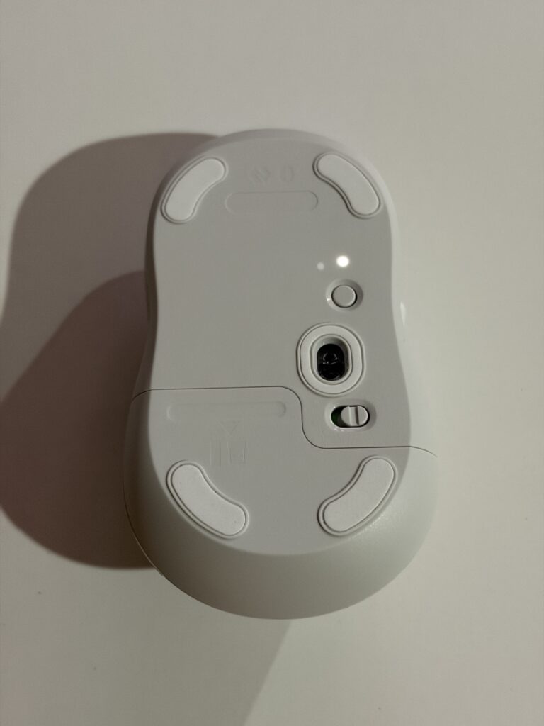 로지텍 M650 후기, 마우스 하단 센서와 전원 스위치 구조